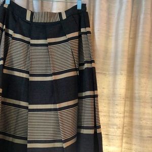 Perfect for Fall! 🍁🍂amazing quality skirt